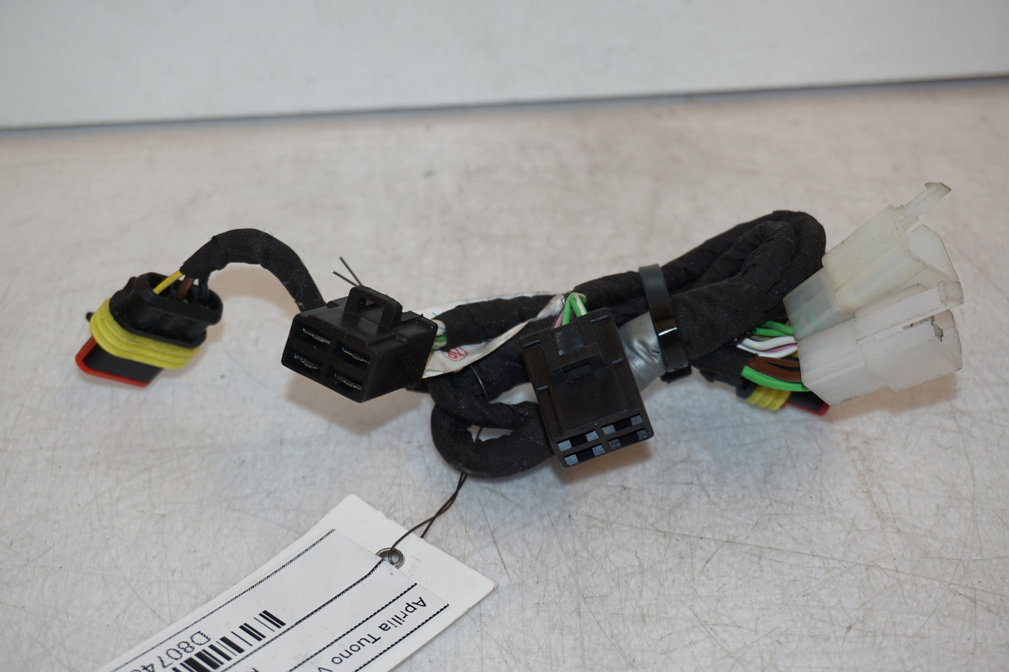 Framsidan på Kablage från en Aprilia Tuono V4R -2018 motorcykel.