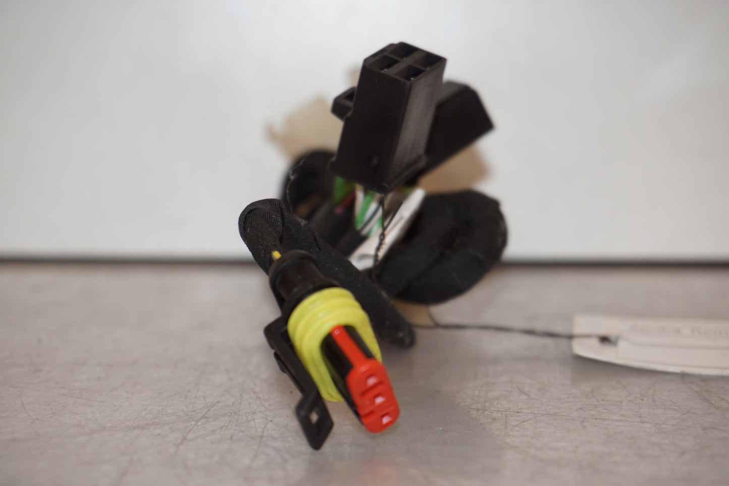 Baksidan på Kablage från en Aprilia Tuono V4R -2018 motorcykel.