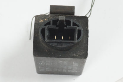 Höger sida på Blinkersrelä från en Honda CBR 1000 F -1993 motorcykel.