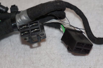 Snett nerifrån på Kablage från en Aprilia Tuono V4R -2018 motorcykel.