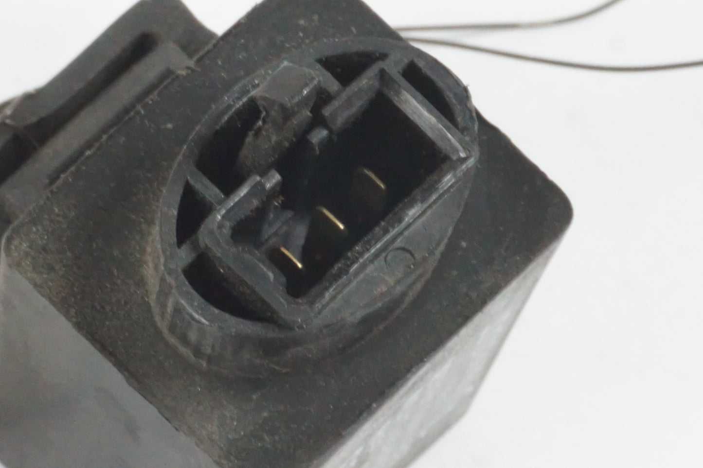 Höger sida på Blinkersrelä från en Honda CBR 1100 XX -1998 motorcykel.