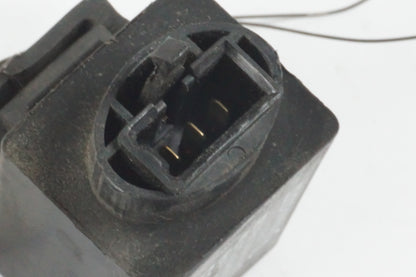 Höger sida på Blinkersrelä från en Honda CBR 1100 XX -1998 motorcykel.