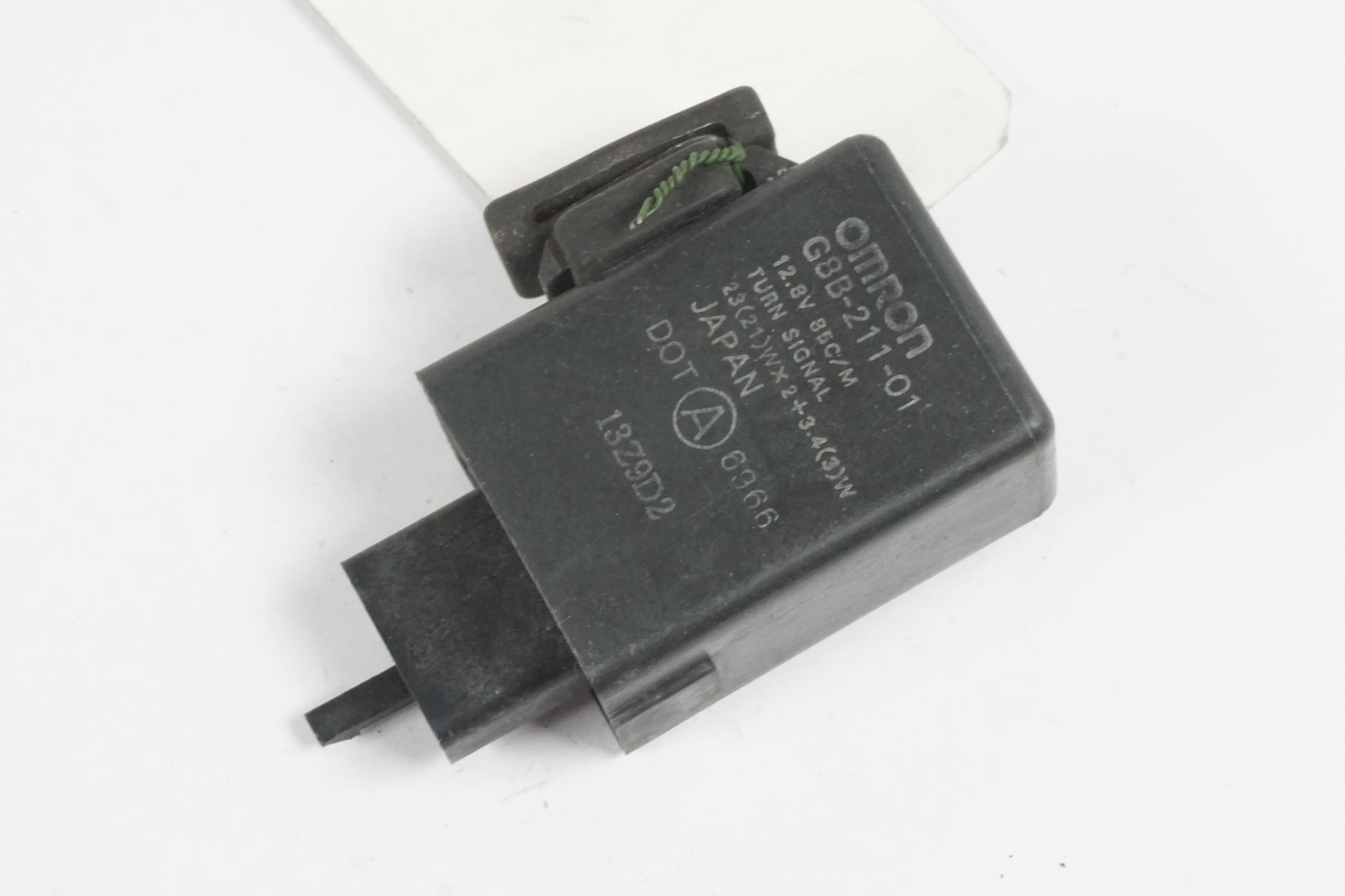 Framsidan på Blinkersrelä från en Honda VT 1100 C -2000 motorcykel.