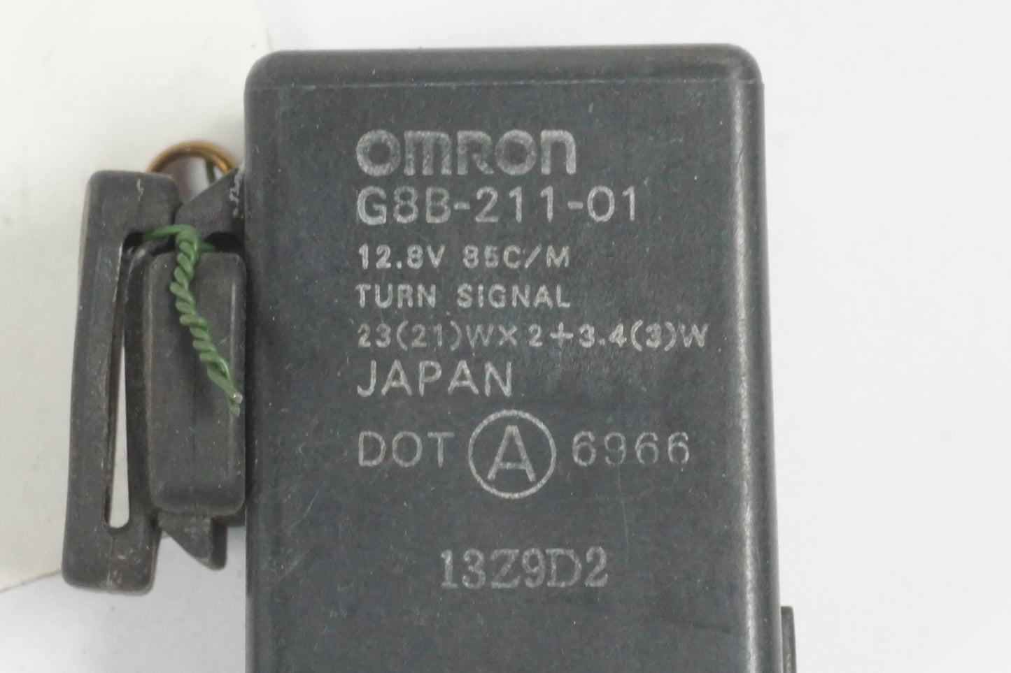 Baksidan på Blinkersrelä från en Honda VT 1100 C -2000 motorcykel.