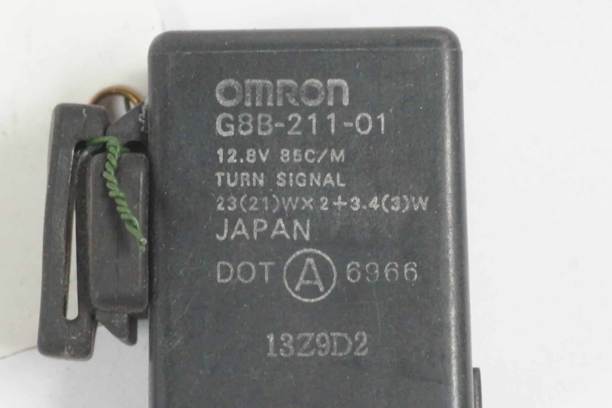 Baksidan på Blinkersrelä från en Honda VT 1100 C -2000 motorcykel.