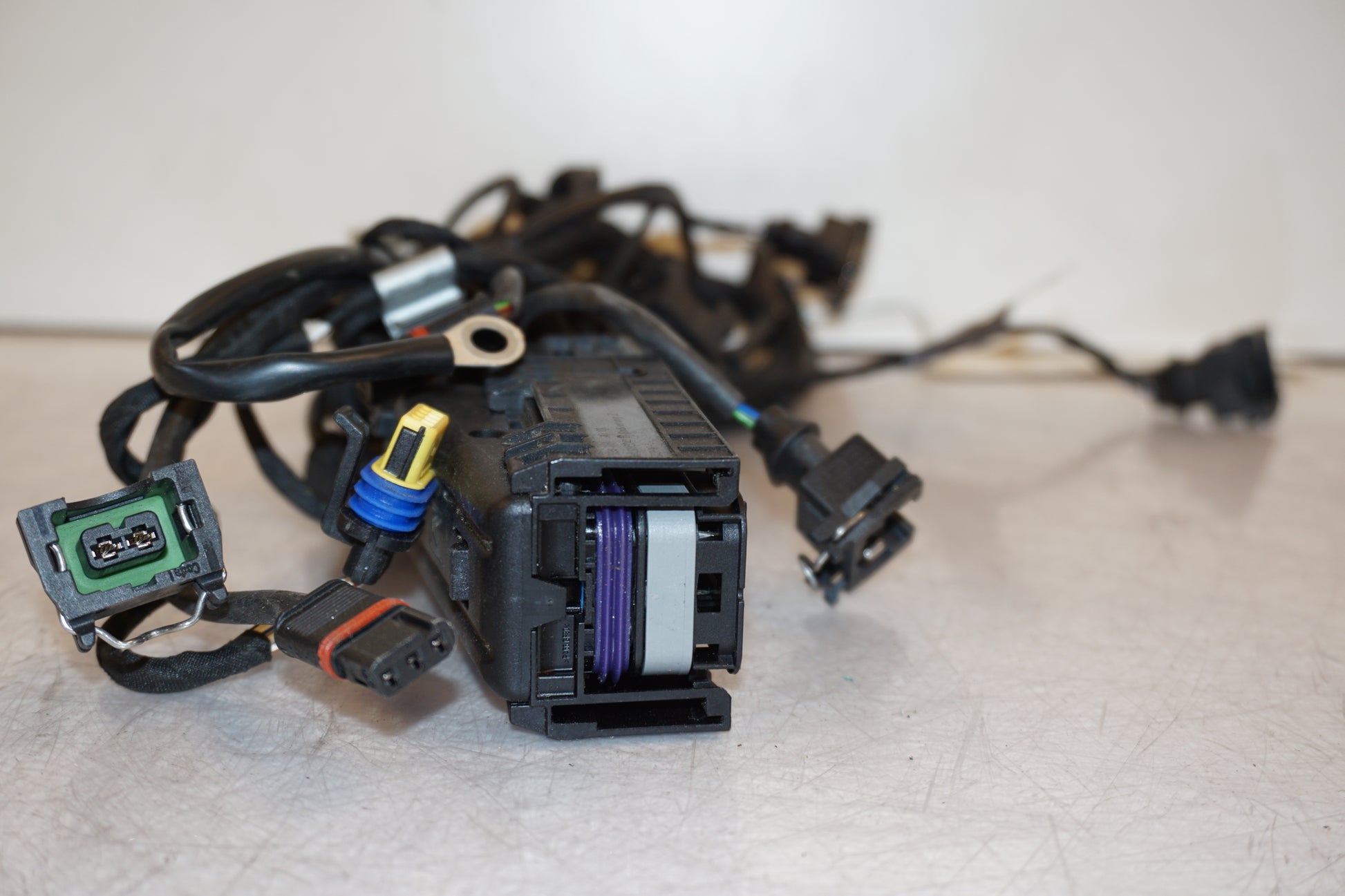 Baksidan på Kabelstam från en BMW F 800 GT -2015 motorcykel.