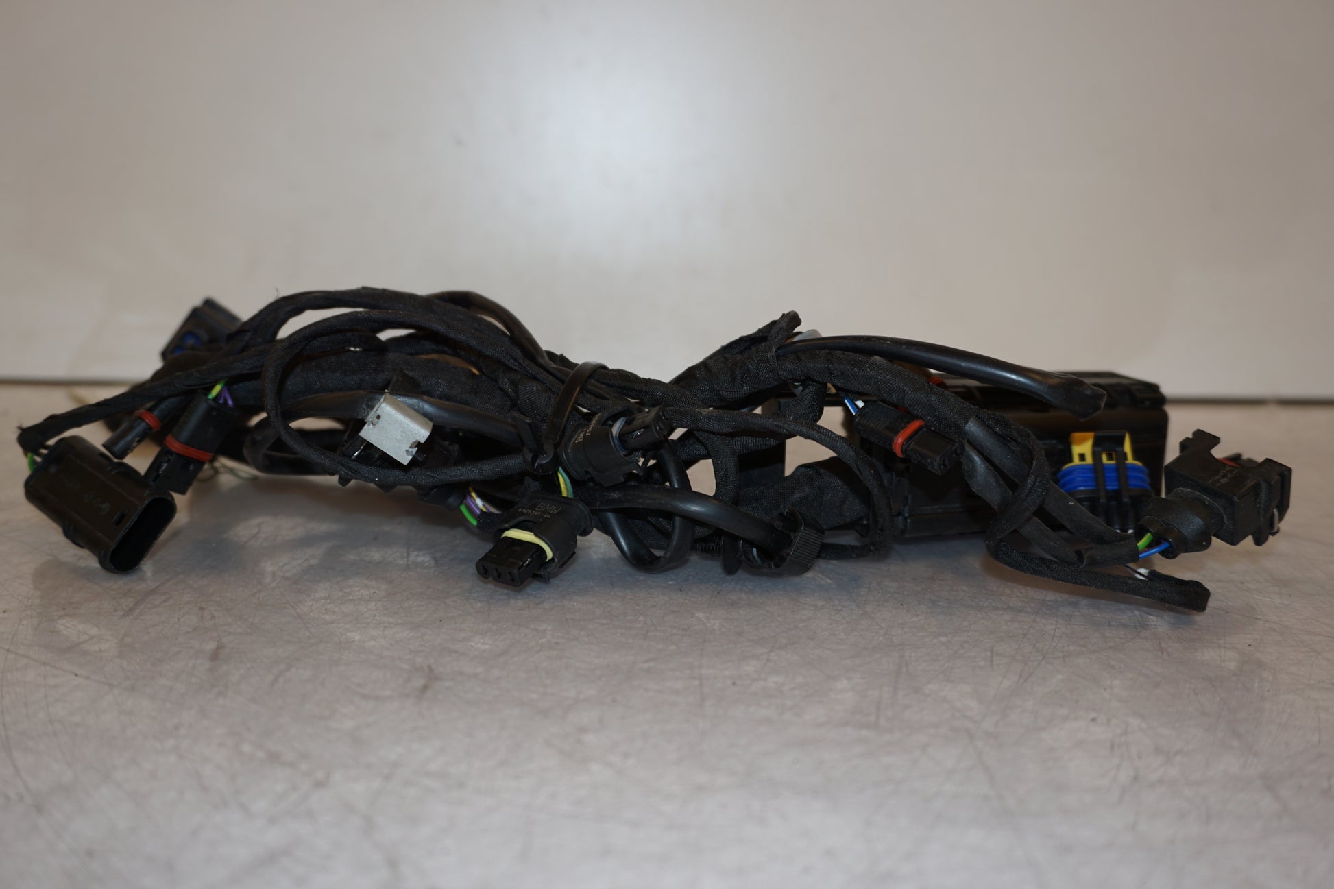 Höger sida på Kabelstam från en BMW F 800 GT -2015 motorcykel.