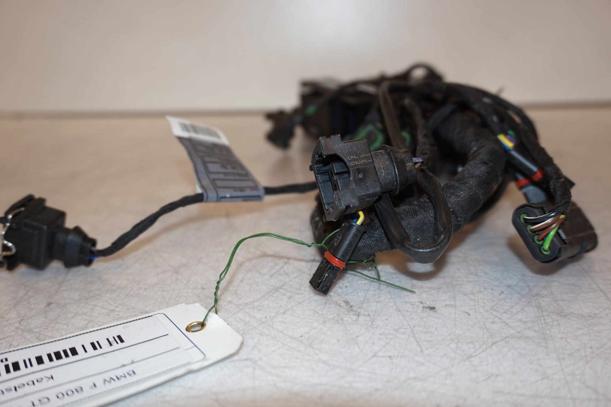 Vänster sida på Kabelstam från en BMW F 800 GT -2015 motorcykel.