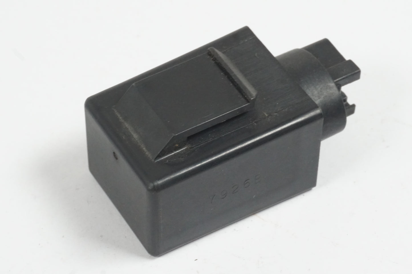 Höger sida på Blinkersrelä från en Honda XL 1000 V -2008 motorcykel.