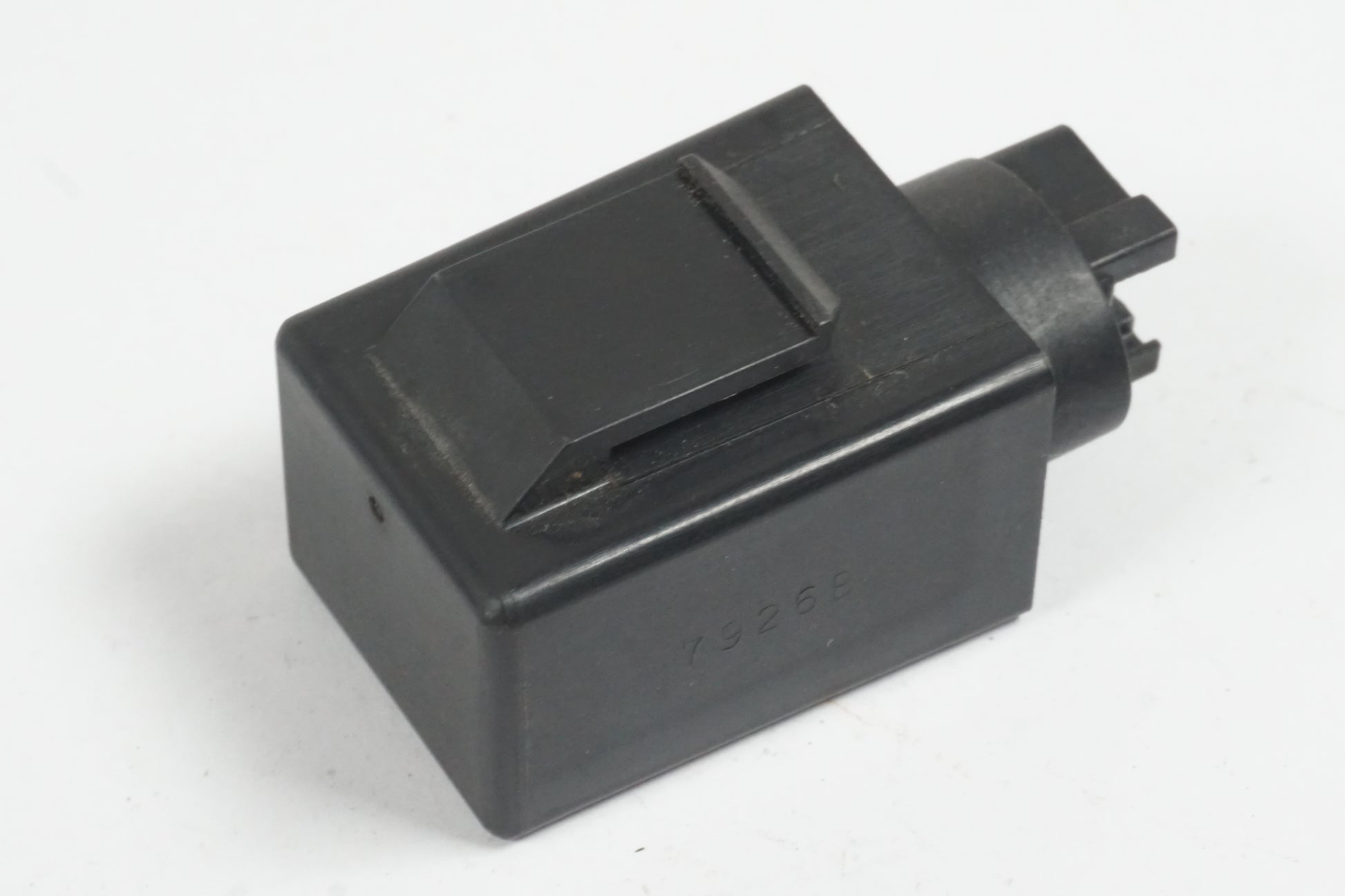 Höger sida på Blinkersrelä från en Honda XL 1000 V -2008 motorcykel.