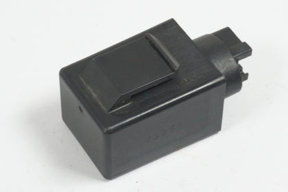 Höger sida på Blinkersrelä från en Honda XL 1000 V -2008 motorcykel.