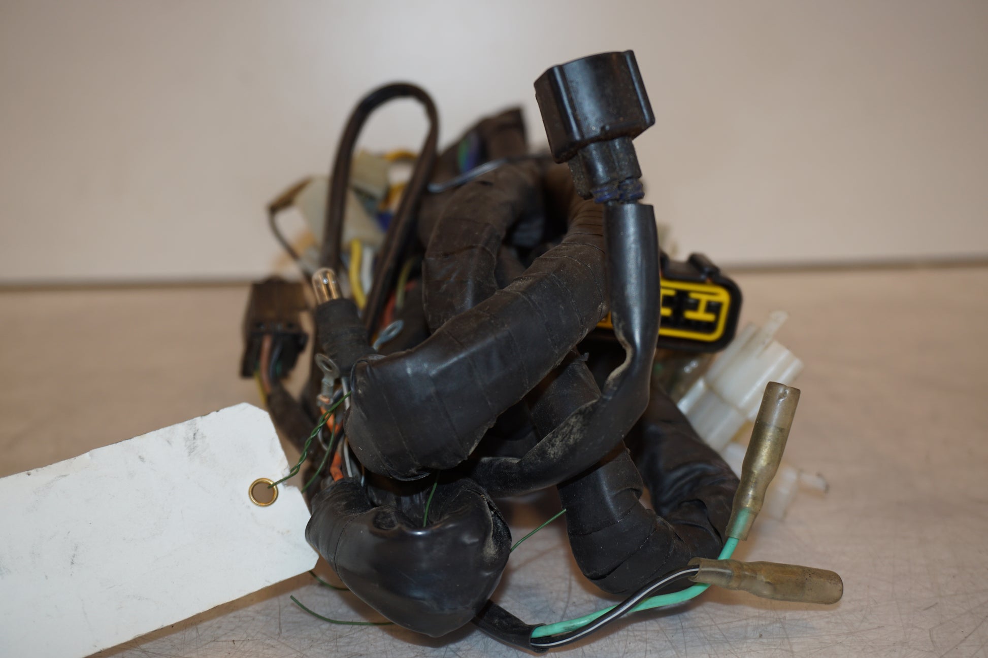 Baksidan på Kabelstam från en Hyosung GT 650 -2006 motorcykel.