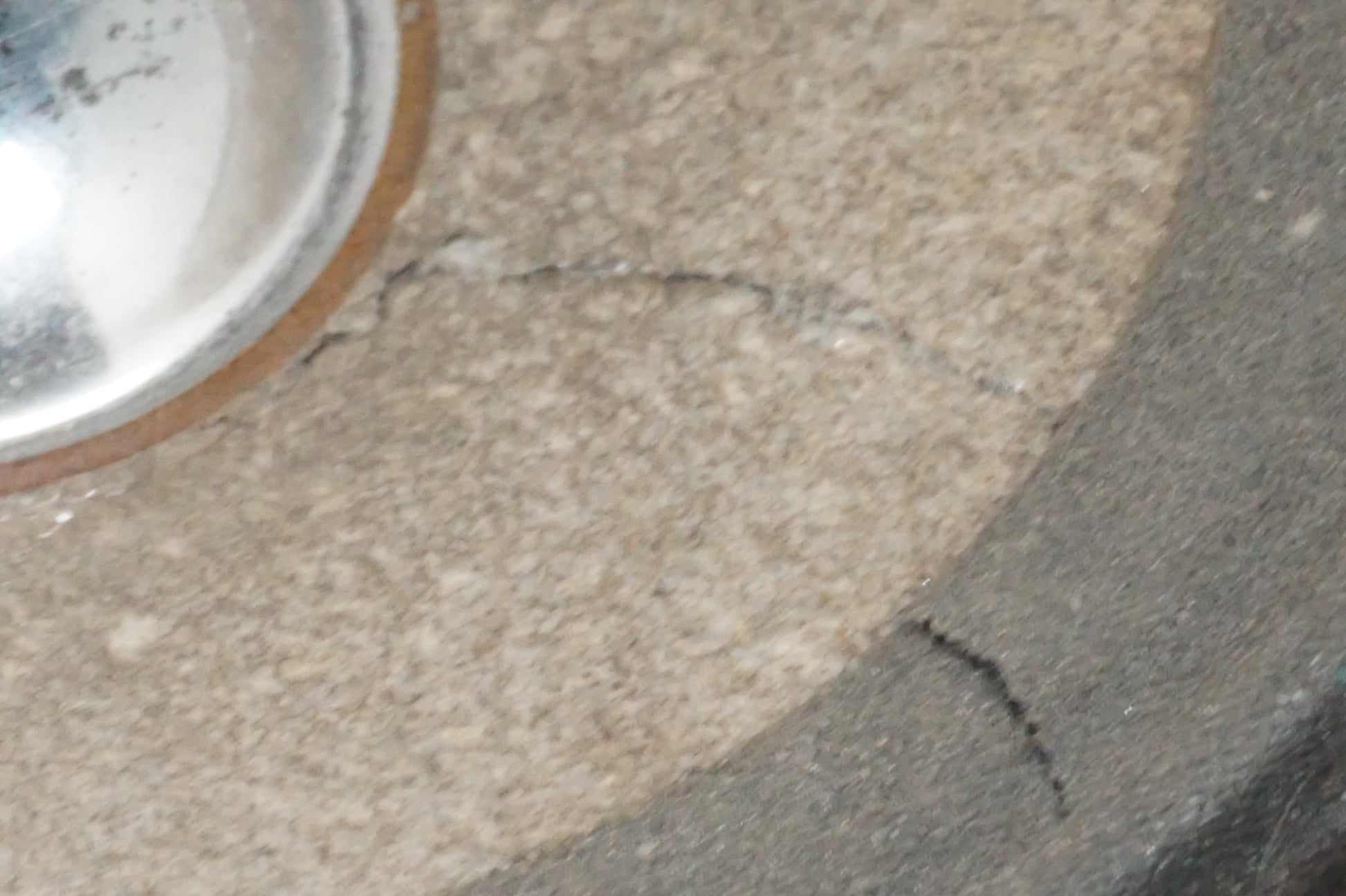 Snett nerifrån på Högtalare från en Honda GL 1500 -1998 motorcykel.