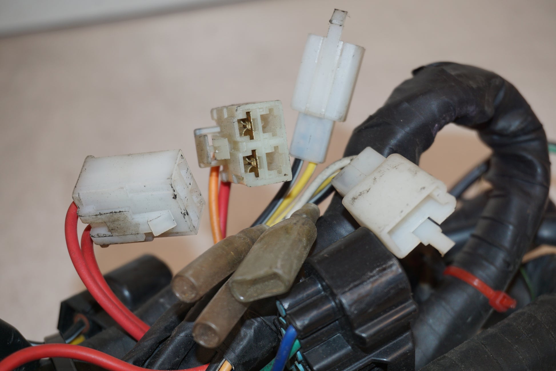 Extrabild2 på Kabelstam från en Hyosung GT 650 -2006 motorcykel.