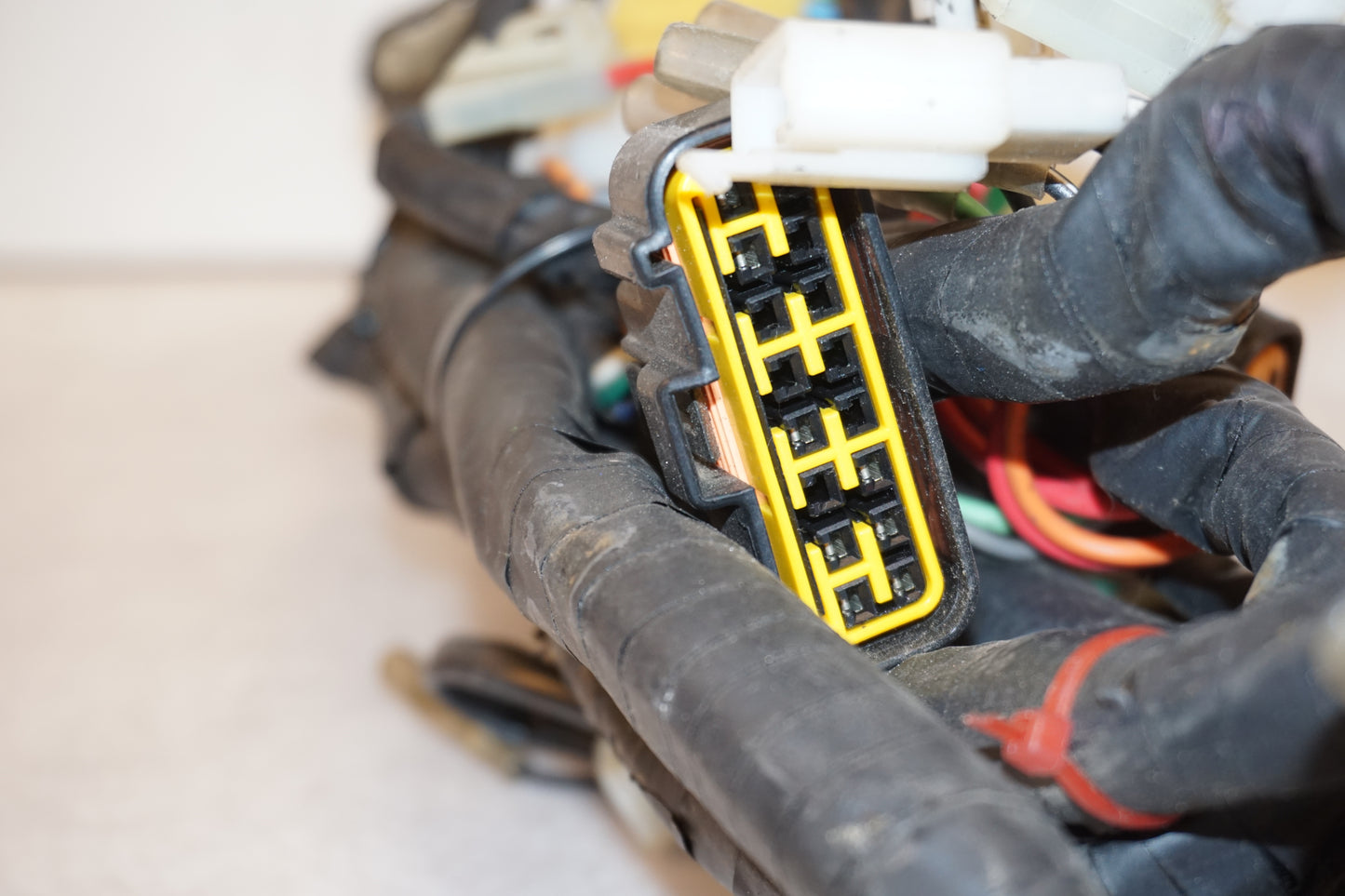 Extrabild3 på Kabelstam från en Hyosung GT 650 -2006 motorcykel.