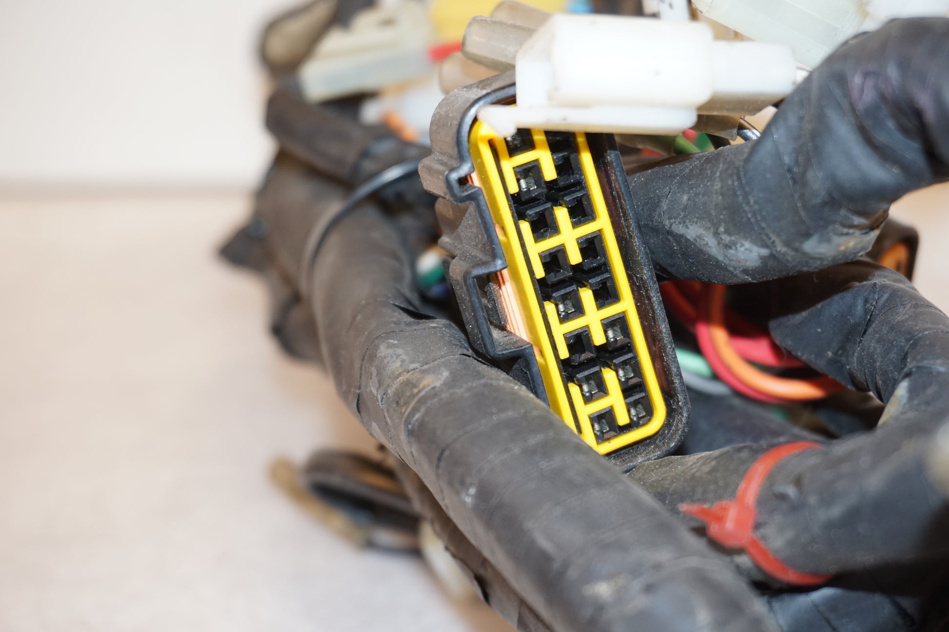 Extrabild3 på Kabelstam från en Hyosung GT 650 -2006 motorcykel.