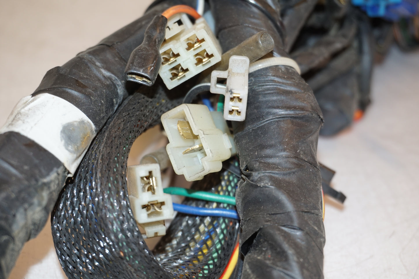 Extrabild5 på Kabelstam från en Hyosung GT 650 -2006 motorcykel.