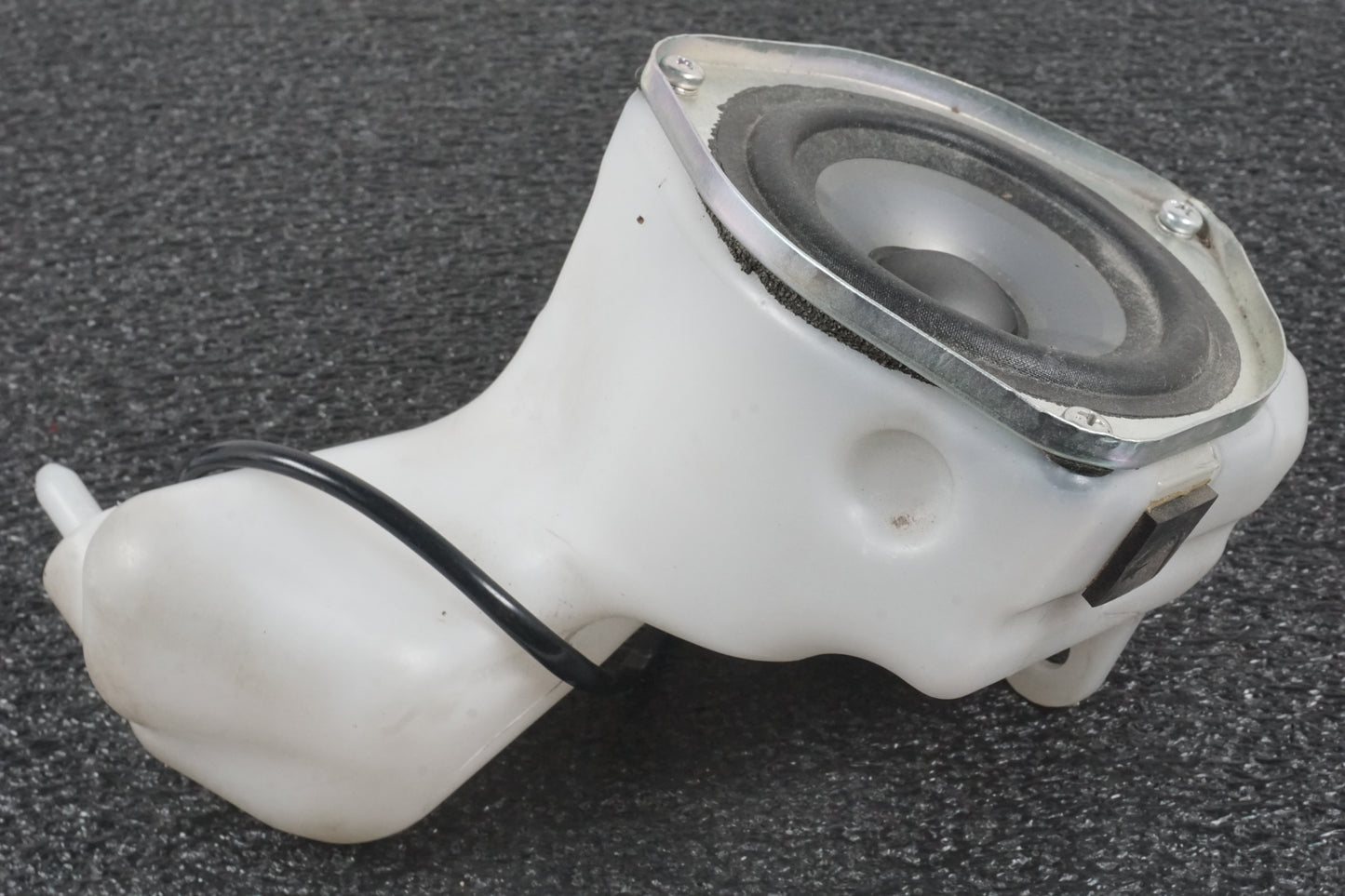 Baksidan på Högtalare från en Honda CTX 1300 -2014 motorcykel.