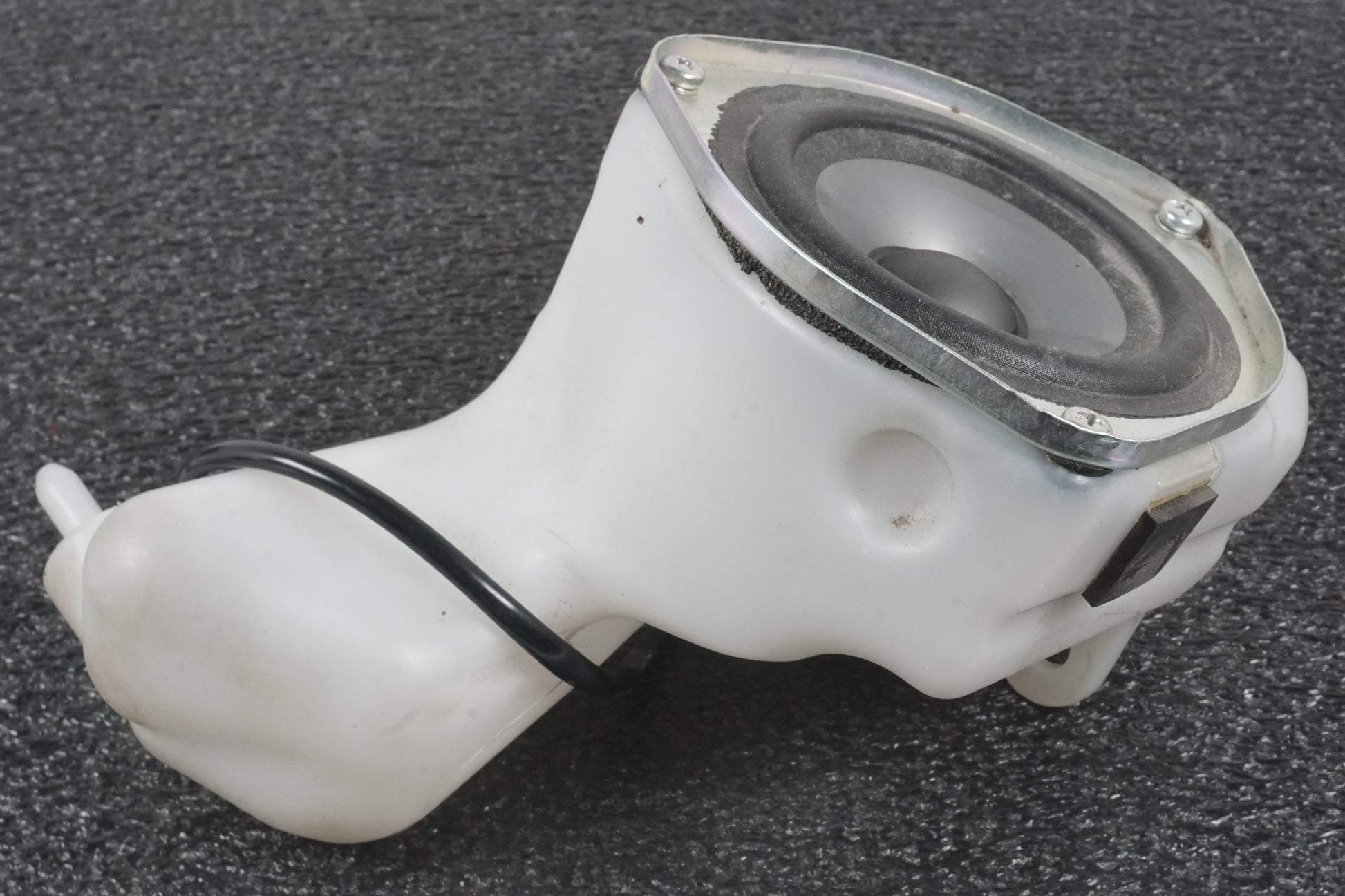 Baksidan på Högtalare från en Honda CTX 1300 -2014 motorcykel.