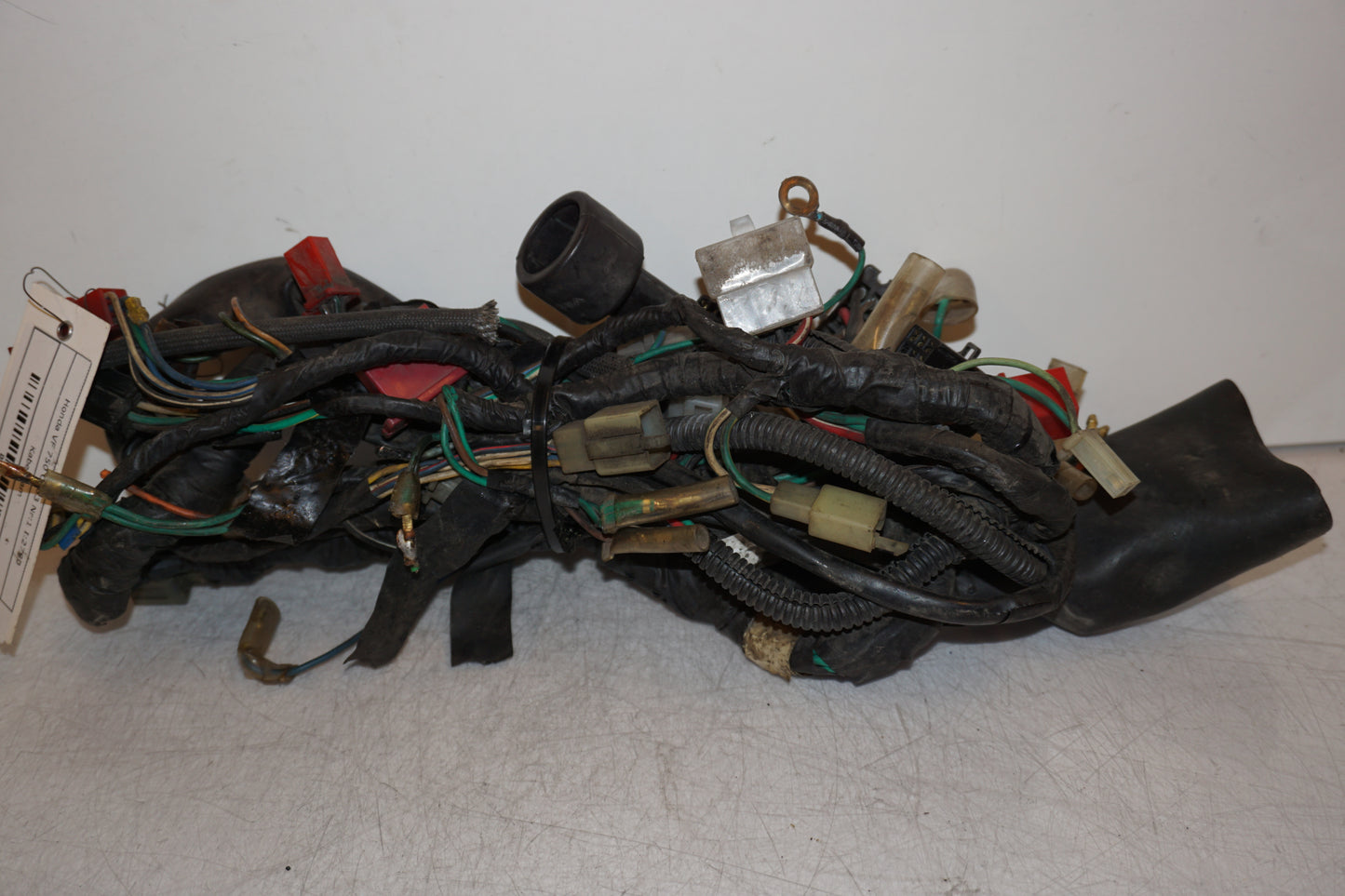 Baksidan på Kabelstam från en Honda VF 750 C -1983 motorcykel.