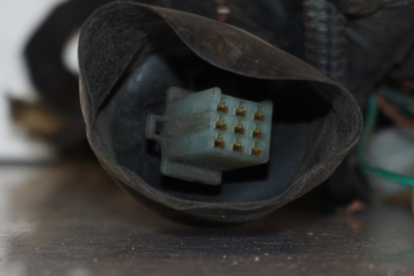 Snett nerifrån på Kabelstam från en Honda VF 750 C -1983 motorcykel.