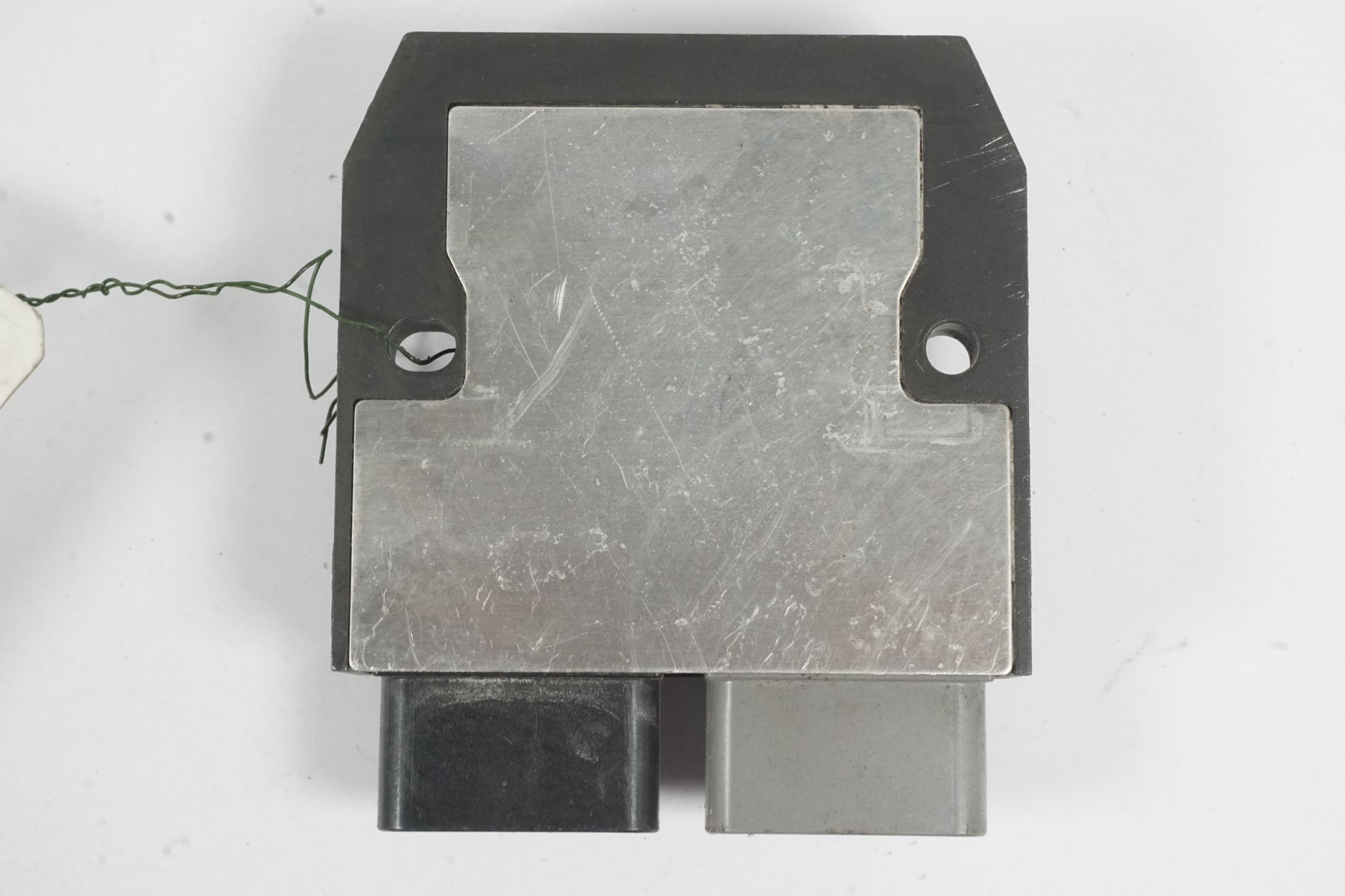 Vänster sida på Likriktare från en Honda CRF 1000 Africa Twin -2016 motorcykel.