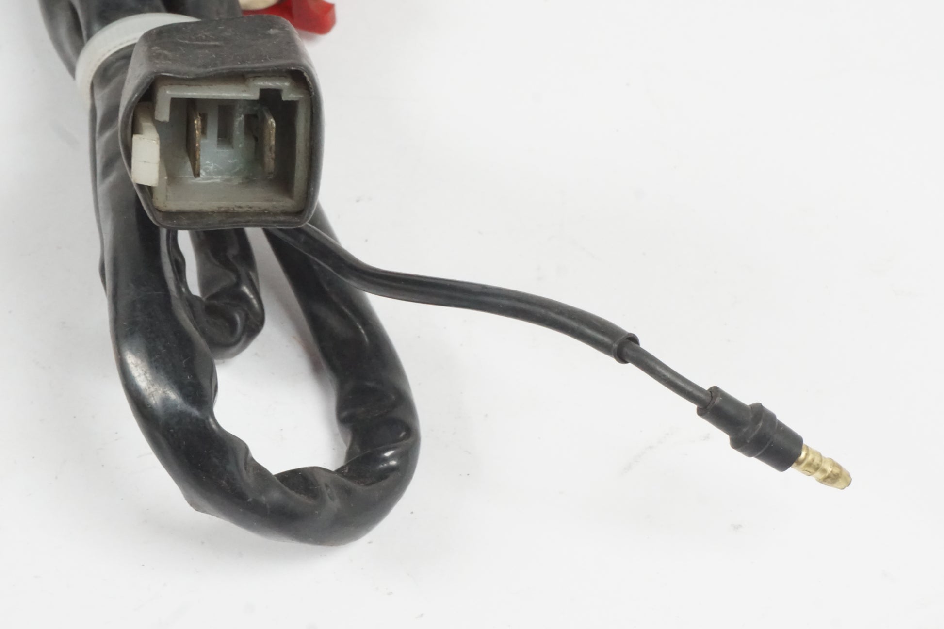 Baksidan på Likriktare från en Honda CBR 1000 F -1987 motorcykel.