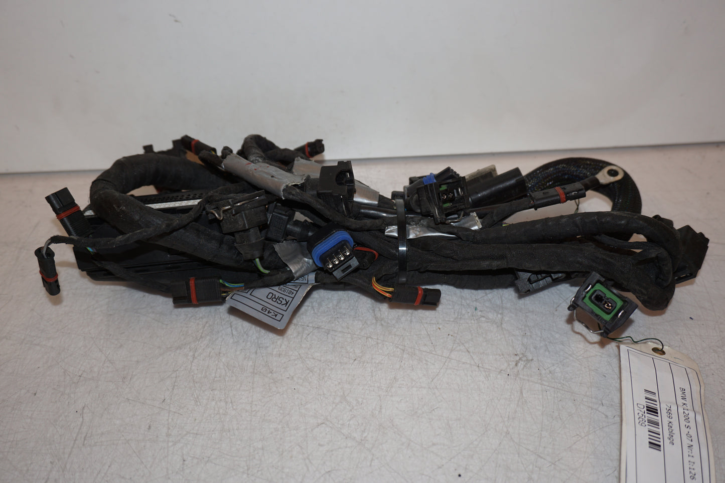 Framsidan på Kablage från en BMW K 1200 S -2007 motorcykel.