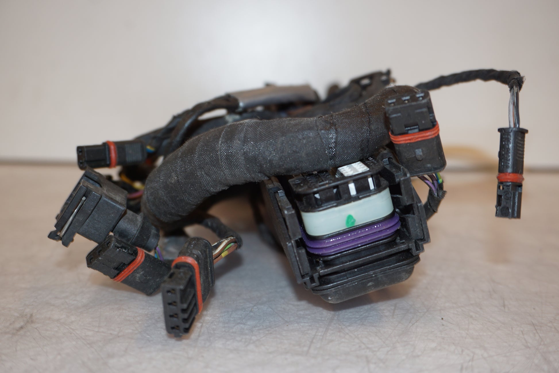 Baksidan på Kablage från en BMW K 1200 S -2007 motorcykel.