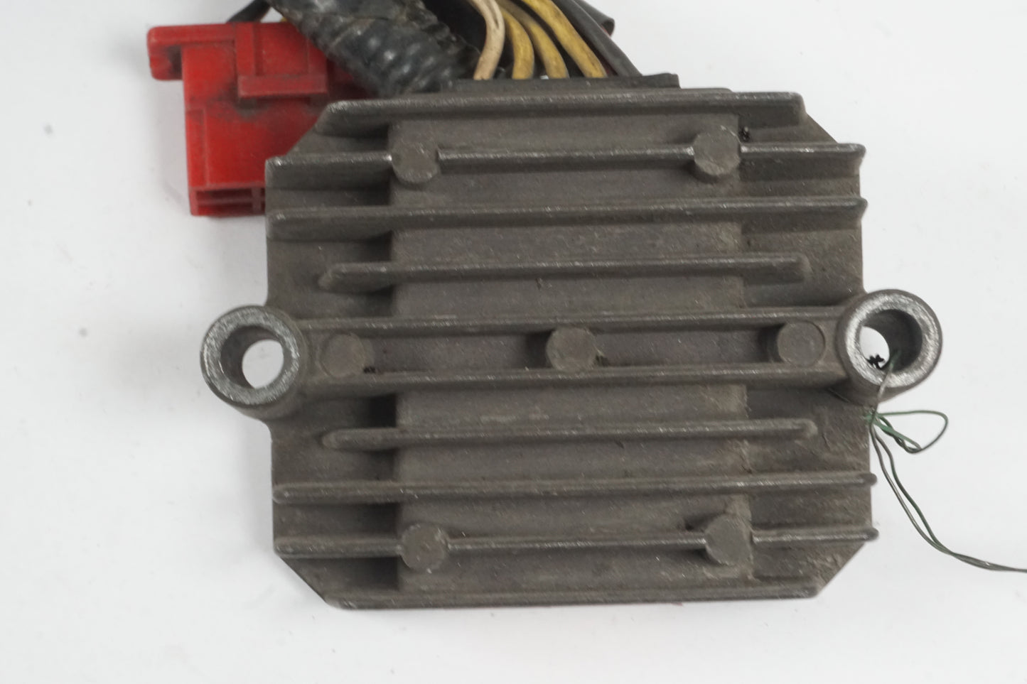 Vänster sida på Likriktare från en Honda CBR 1000 F -1987 motorcykel.