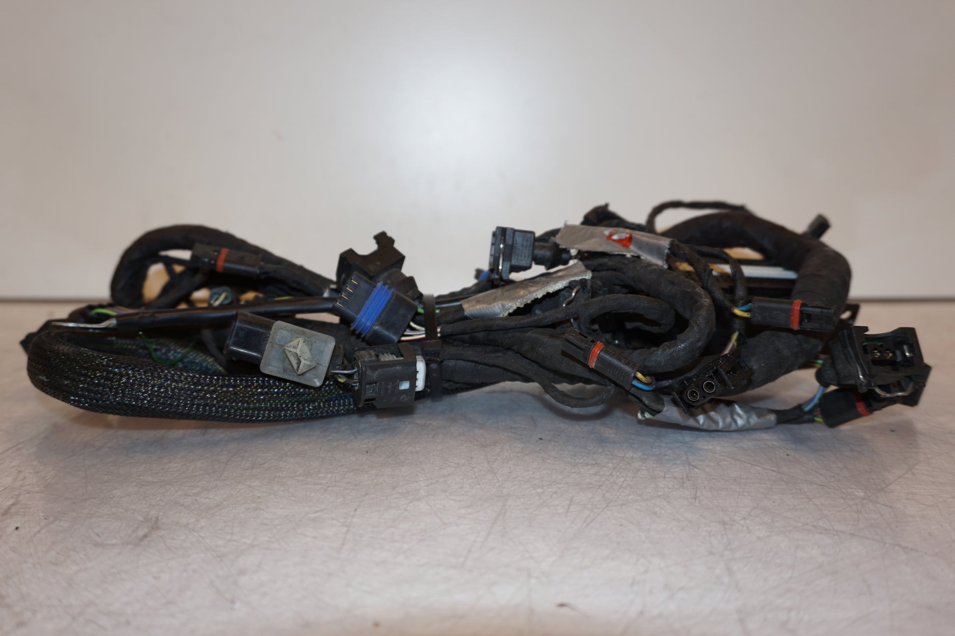 Höger sida på Kablage från en BMW K 1200 S -2007 motorcykel.