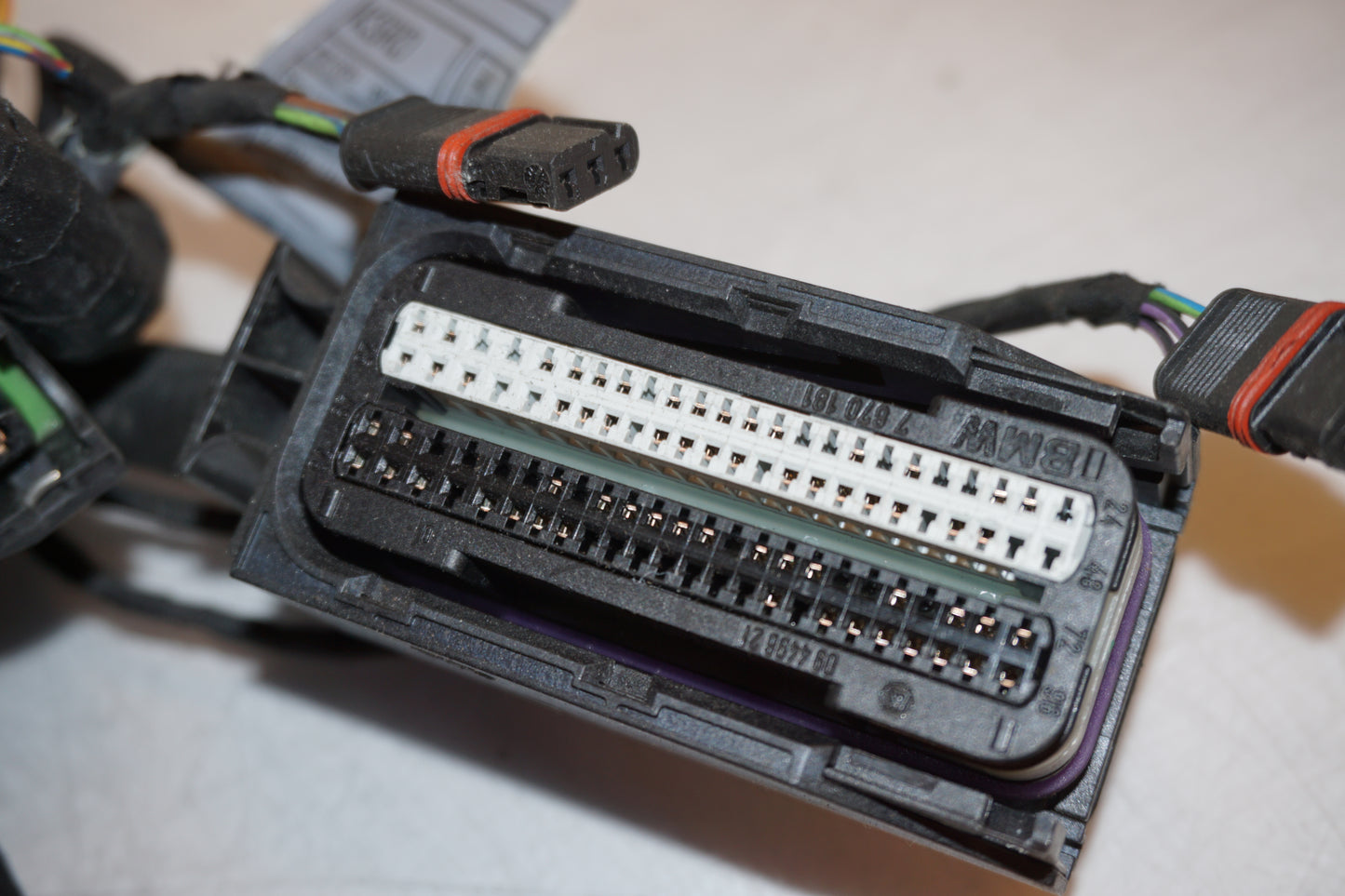 Snett nerifrån på Kablage från en BMW K 1200 S -2007 motorcykel.