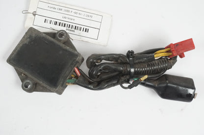 Framsidan på Likriktare från en Honda CBR 1000 F -1990 motorcykel.