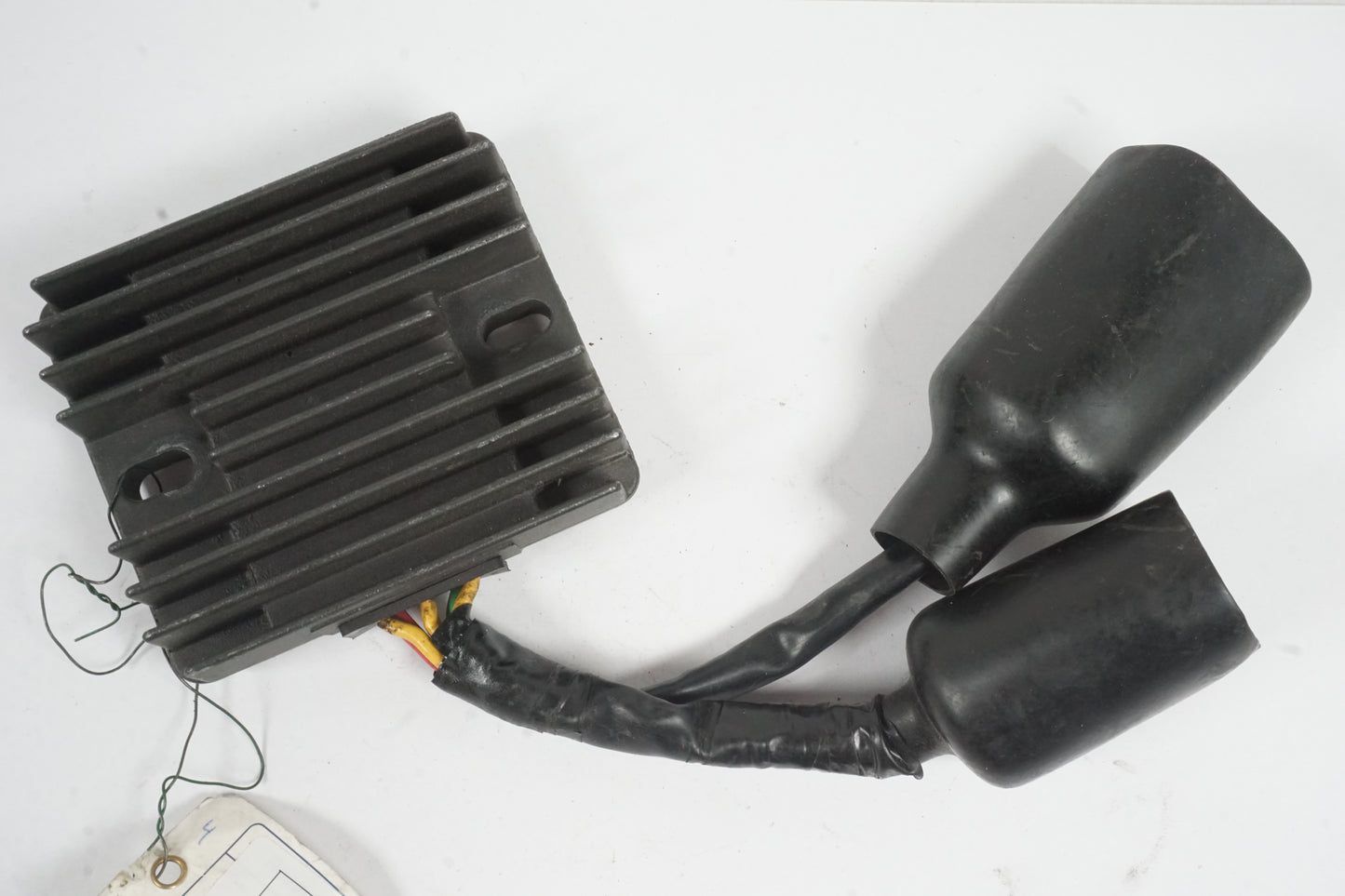 Framsidan på Likriktare från en Honda CBR 1000 RR -2006 motorcykel.