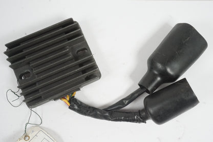 Framsidan på Likriktare från en Honda CBR 1000 RR -2006 motorcykel.