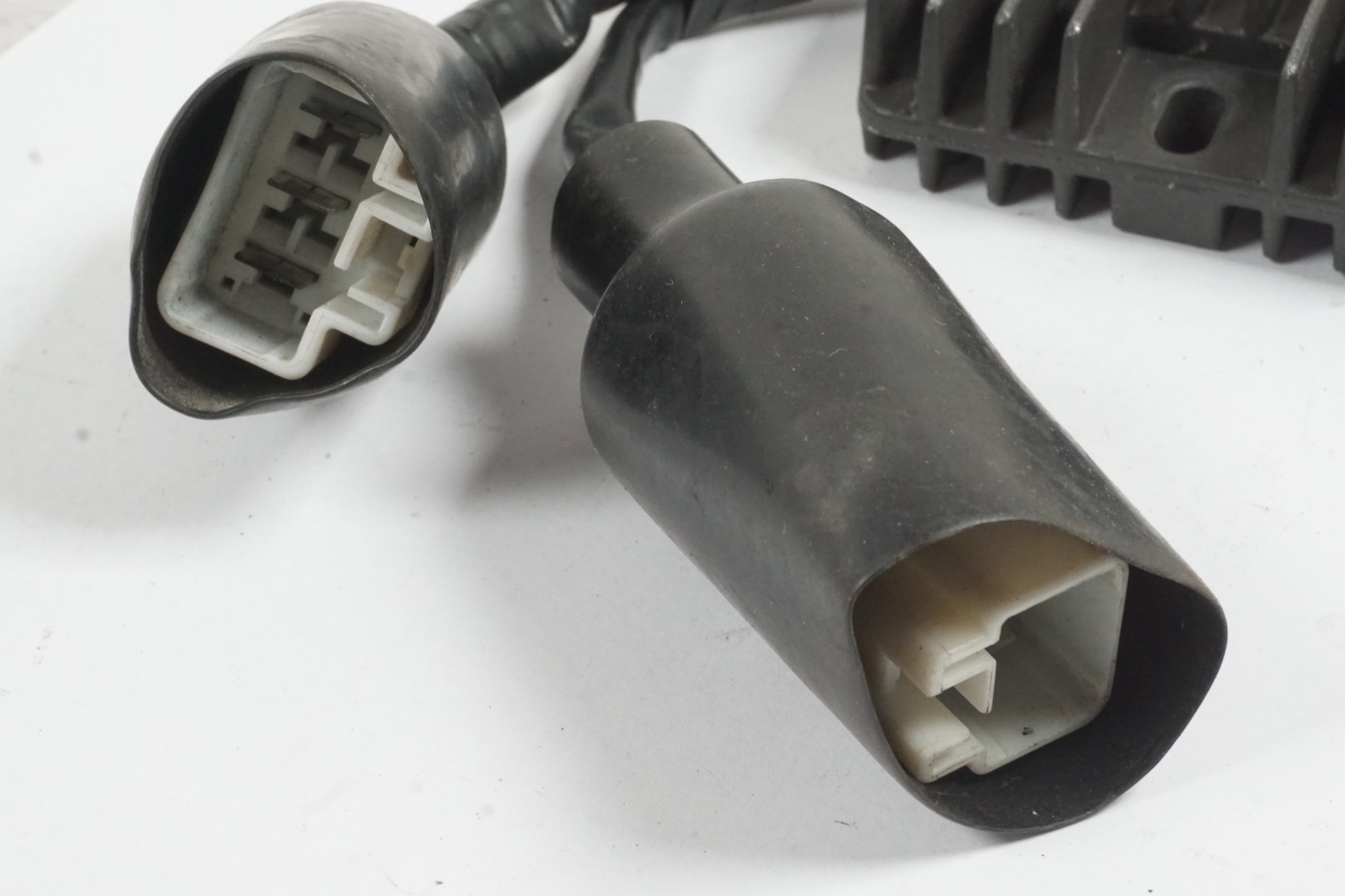 Höger sida på Likriktare från en Honda CBR 1000 RR -2006 motorcykel.