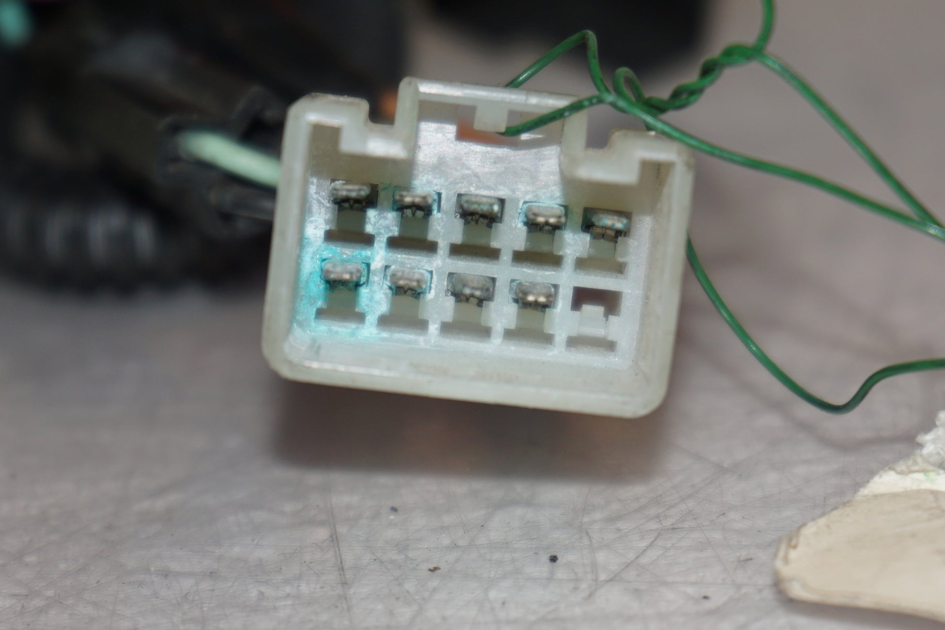 Snett nerifrån på Kablage från en Suzuki GSX-R 600 -2001 motorcykel.