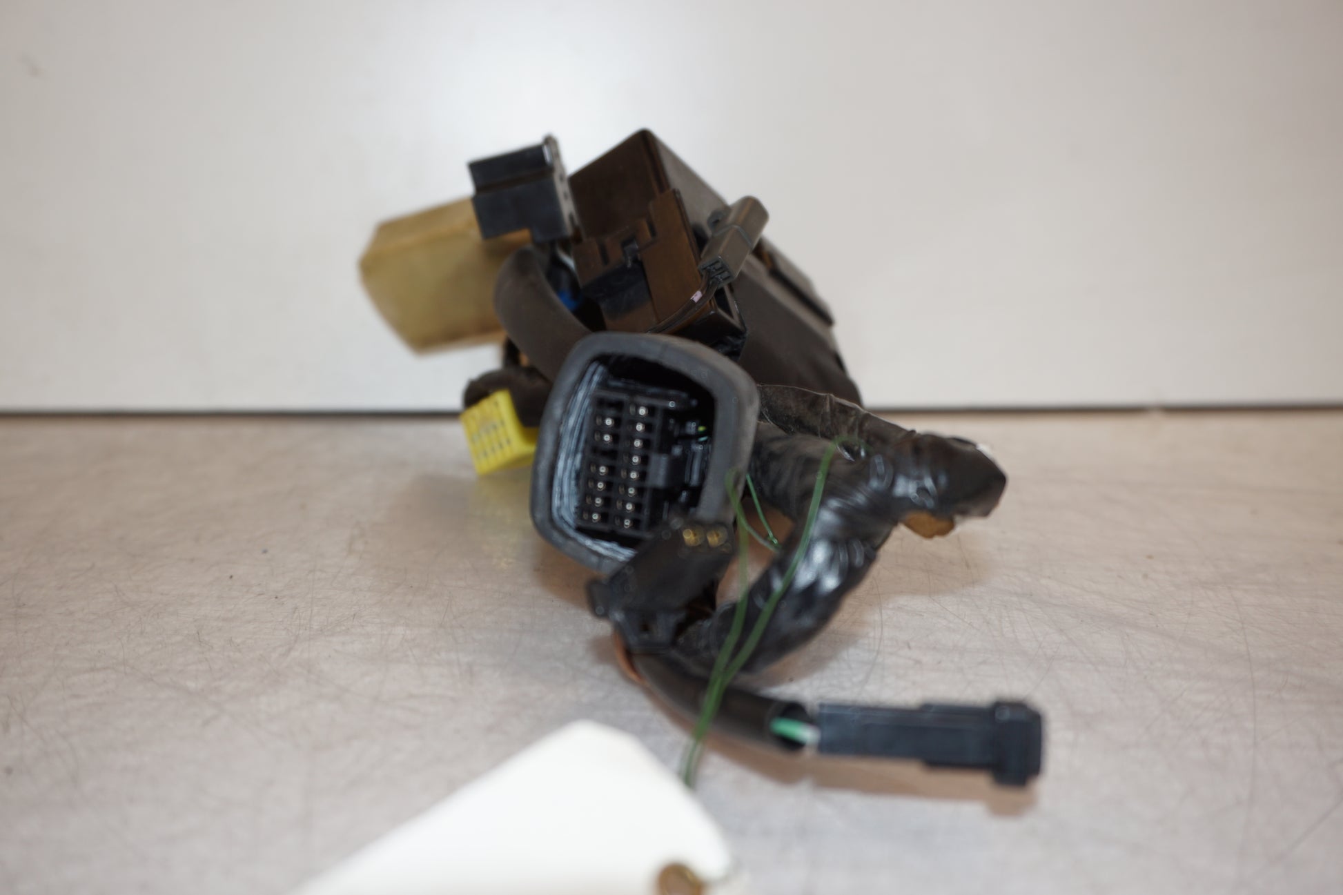 Snett nerifrån på Kablage från en Suzuki GSX-R 600 -2000 motorcykel.