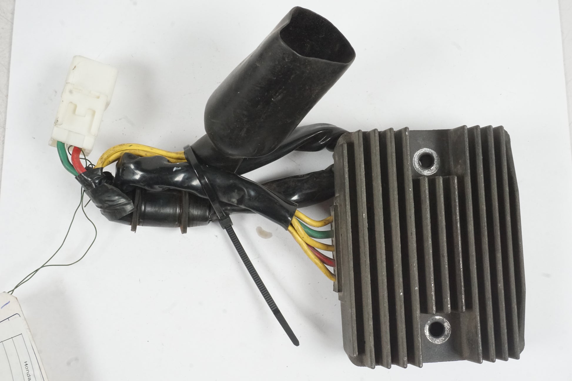 Framsidan på Likriktare från en Honda CB 1300 F -2003 motorcykel.