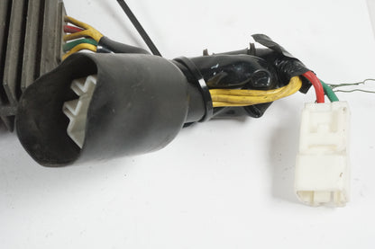 Höger sida på Likriktare från en Honda CB 1300 F -2003 motorcykel.