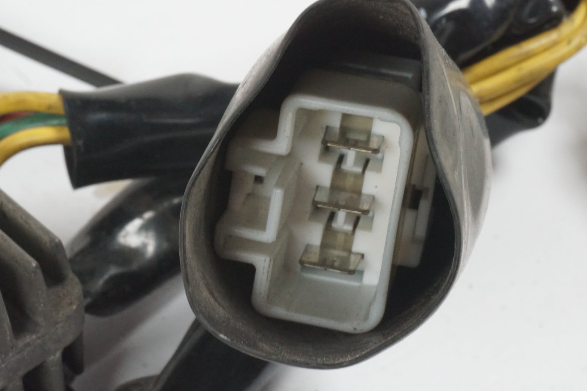 Snett uppifrån på Likriktare från en Honda CB 1300 F -2003 motorcykel.