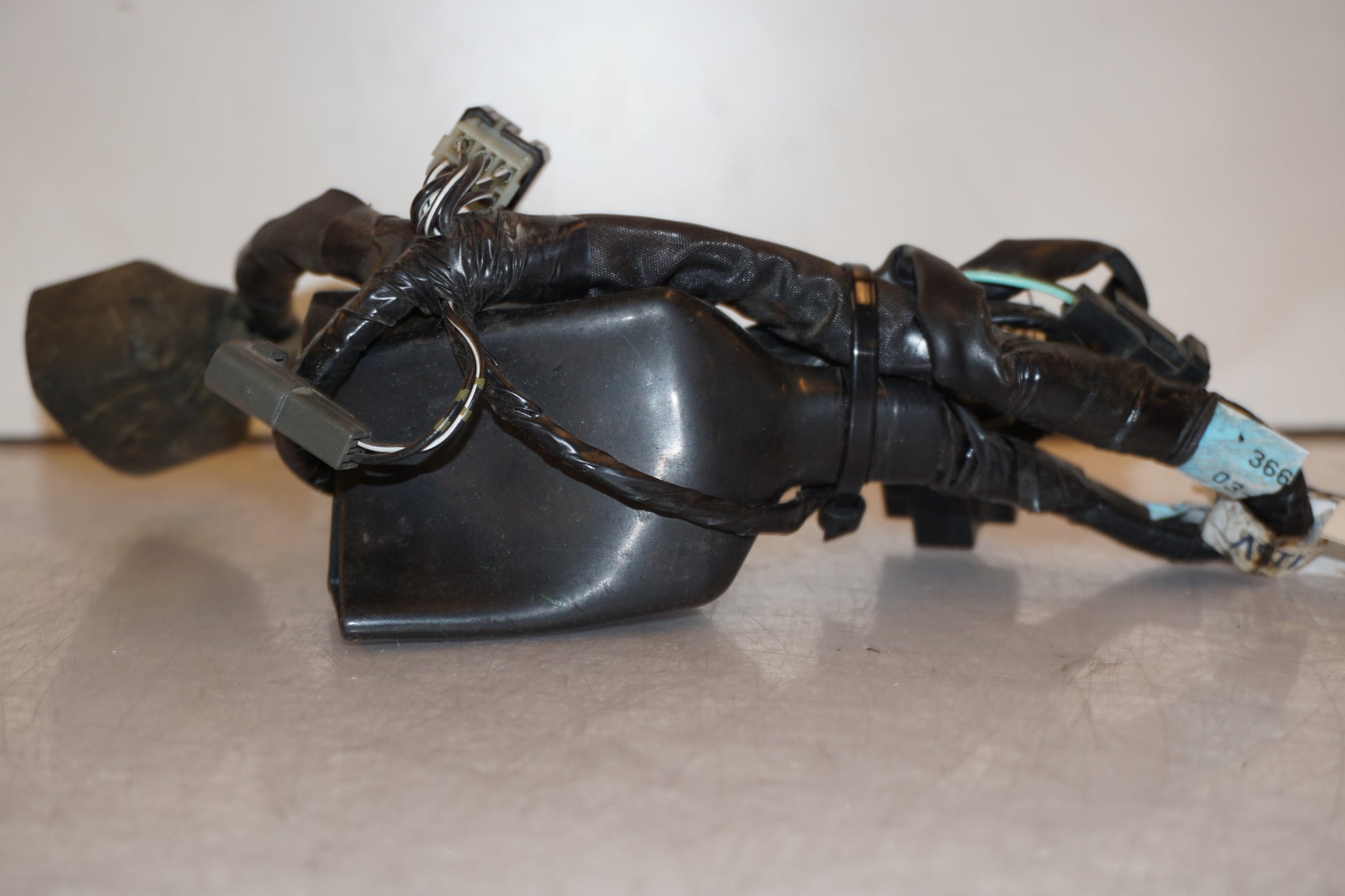 Höger sida på Kablage från en Suzuki DL 1000 -2004 motorcykel.