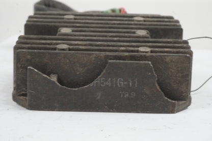 Vänster sida på Likriktare från en Honda VT 1100 C -2000 motorcykel.