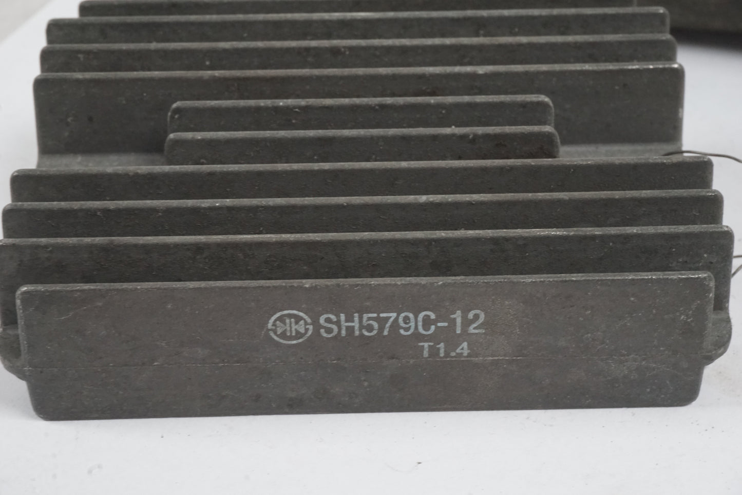 Höger sida på Likriktare från en Honda VTX 1800 -2002 motorcykel.