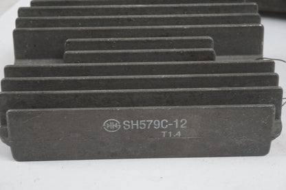 Höger sida på Likriktare från en Honda VTX 1800 -2002 motorcykel.