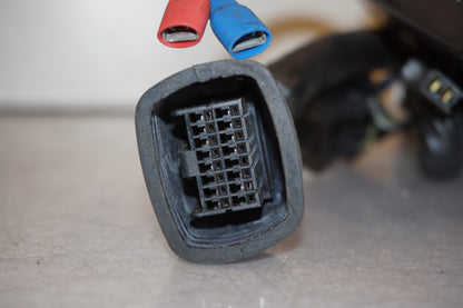 Snett nerifrån på Kablage från en Suzuki GSX-R 600 -1997 motorcykel.