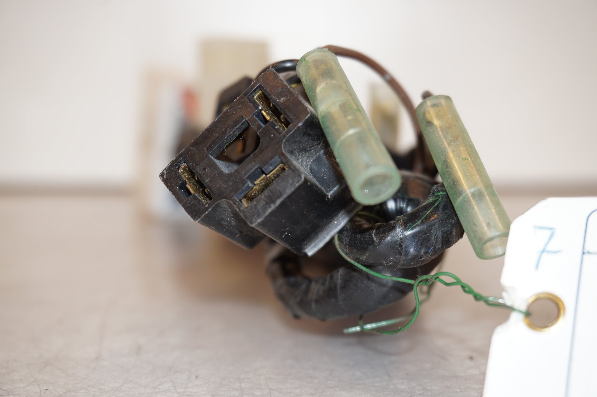 Baksidan på Kablage från en Yamaha YZF R6 -2000 motorcykel.