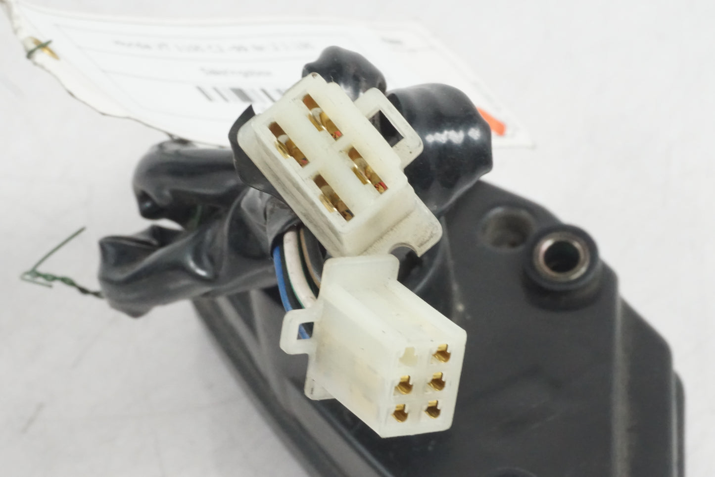 Snett nerifrån på Säkringsbox från en Honda VT 1100 C -1999 motorcykel.