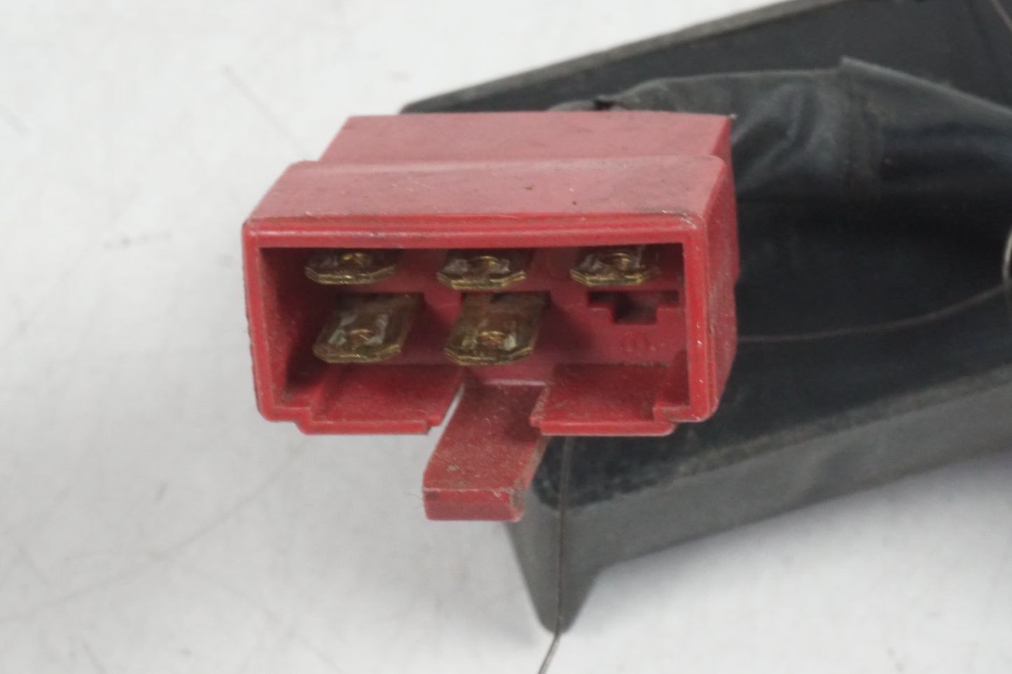 Vänster sida på Säkringsbox från en Honda VF 750 C -1983 motorcykel.