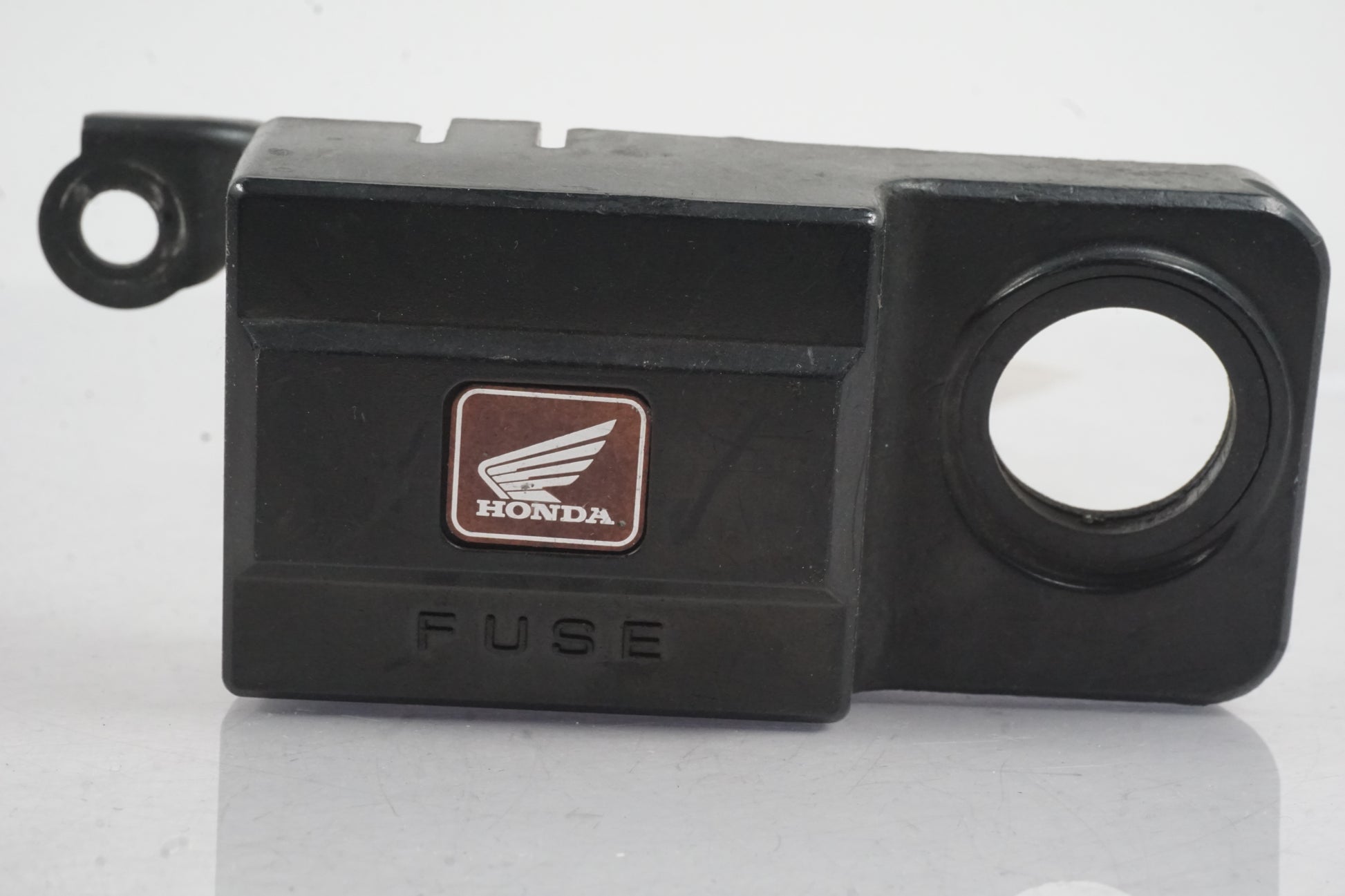 Baksidan på Säkringsbox från en Honda XL 600 V -1997 motorcykel.